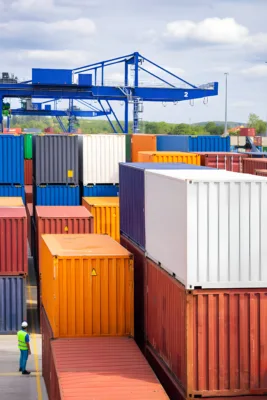 shipping container costs in Ireland – 20ft vs 40ft containers